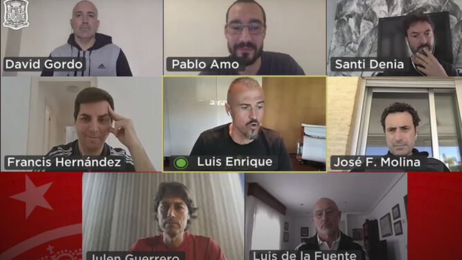 Una imagen de la reunión telemática mantenida por los diferentes seleccionadores españoles de fútbol.