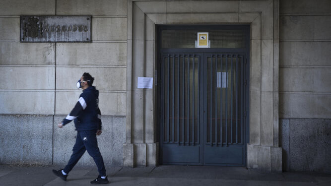 La entrada a los juzgados del Prado, durante la alarma por coronavirus