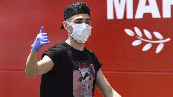 Munir, en una imagen tomada este miércoles con guantes y mascarilla.