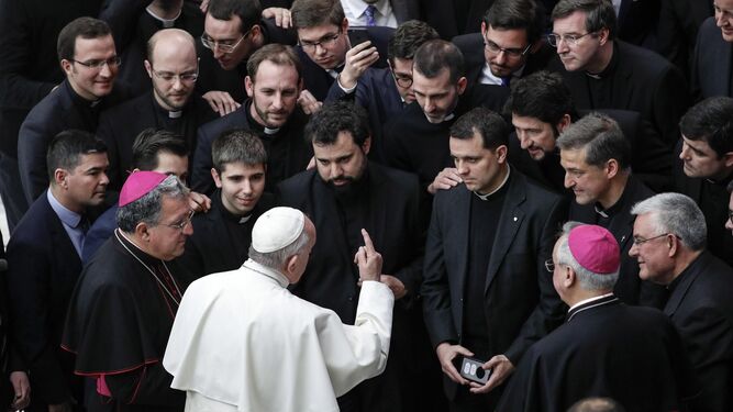 El papa Francisco durante una audiencia semanal general en el Vaticano antes de la crisis sanitaria.