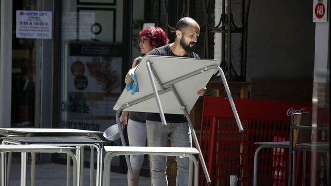 Coronavirus en Sevilla: Bares y comercios se preparan para la fase 1