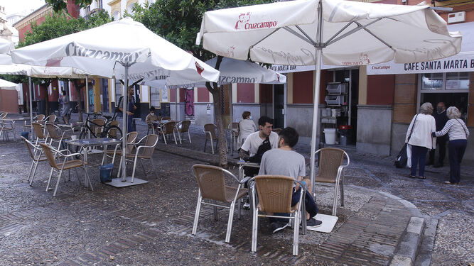 Fase 1: Abren las terrazas de los bares  en Sevilla