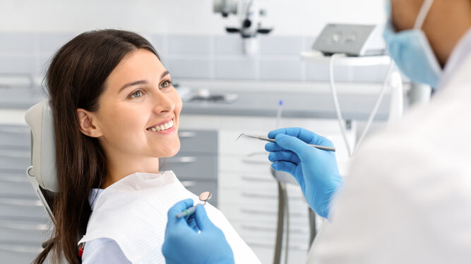 Los pacientes adultos deben ir al dentista sin acompañantes.