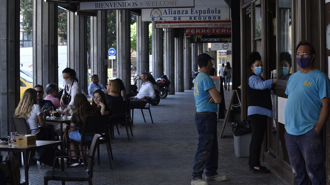 Desescalada en Sevilla: Reservas y esperas en los bares durante la fase 1