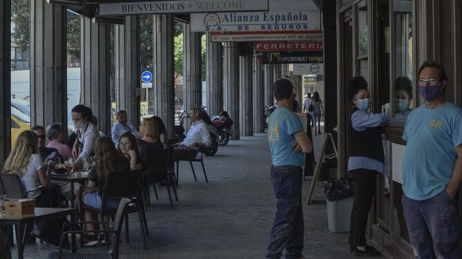 Desescalada en Sevilla: Reservas y esperas en los bares durante la fase 1