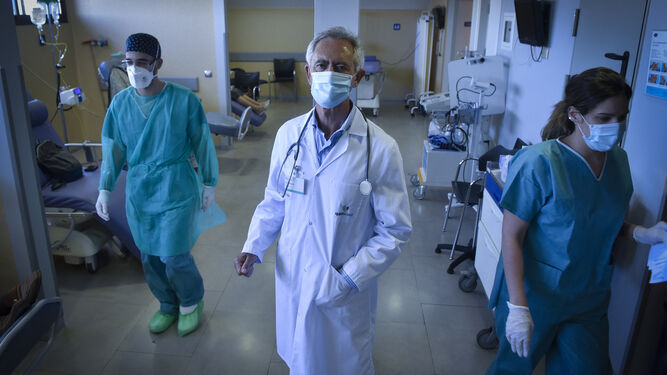 Personal sanitario en un hospital de Sevilla