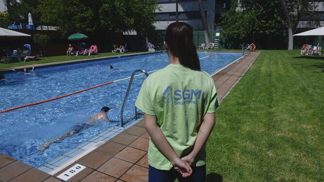 La piscina de un club de Sevilla, abierta en la fase 2 de la desescalada.