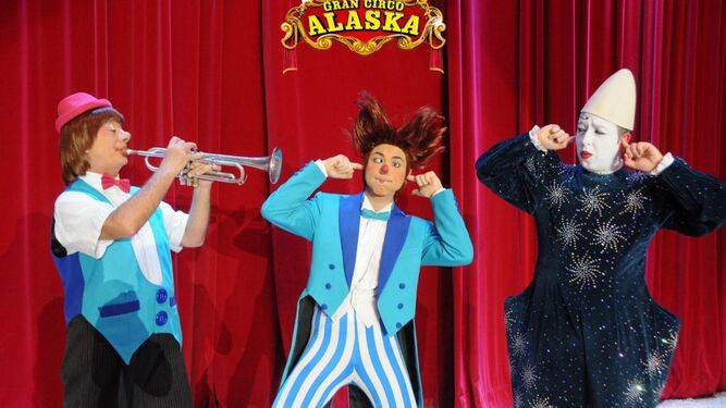 Los Payasos Musicales como maestros de ceremonia del Gran Circo Alaska.