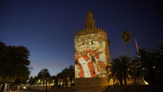 La Torre del Oro, iluminada con Aduriz ante el regreso de LaLiga.