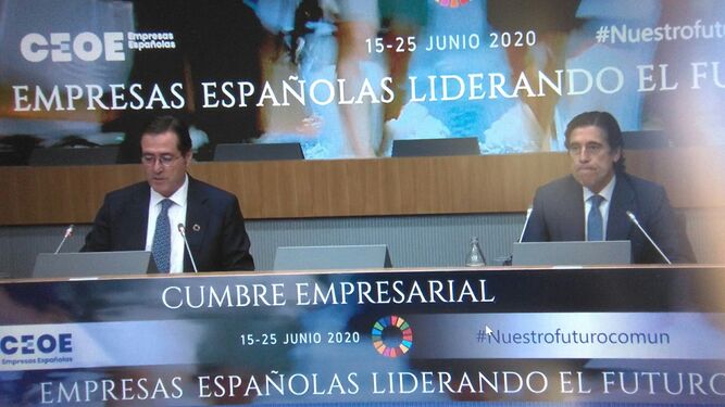 Antonio Garamendi y Manuel Manrique, presidentes de CEOE y Sacyr, en la cumbre empresarial.