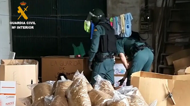 La Guardia Civil se incauta de 35.000 kilos de picadura de tabaco de contrabando
