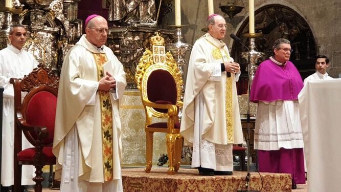 Un momento de la misa crismal celebrada en la Catedral de Sevilla.