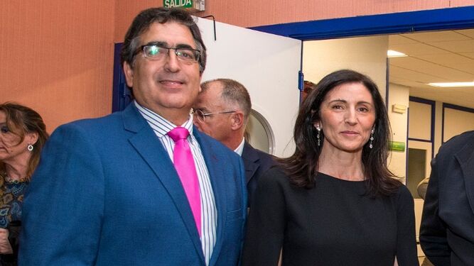 El secretario de la FER, Pedro Márquez, y la presidenta, Asunción Loriente Pérez, en la gala de 2019 de la Andaluza.