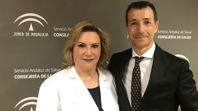 La doctora Inmaculada Salcedo y Roberto Sánchez Benítez