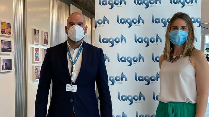 El gerente de Lagoh, Carlos Fita, y Elena Fernández, responsable de Marketing Digital de Lagoh, en la inauguración del Museo de la Esperanza.
