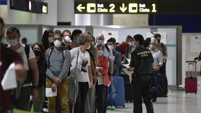 Llega a  Sevilla del primer vuelo con turistas desde el cierre de fronteras