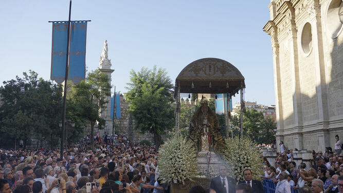 Procesión de la Virgen de los Reyes en la mañana del 15 de agosto.