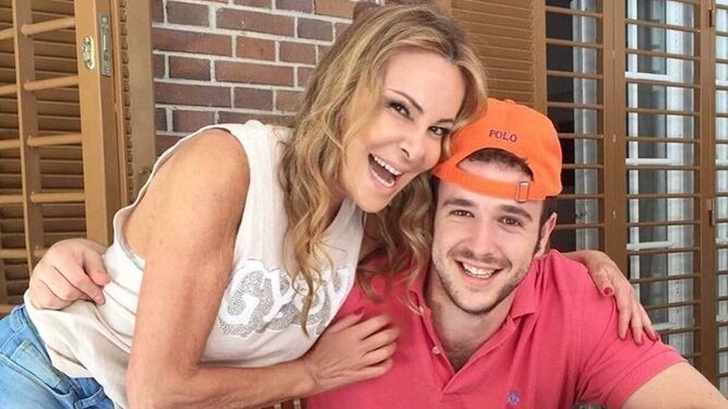 Ana Obregón, en una de las imágenes con su hijo Álex que ha compartido en redes.
