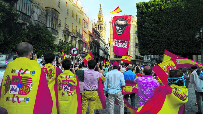 Una de las "caceroladas" celebradas en Sevilla contra Pedro Sánchez.