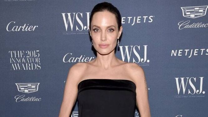 Angelina Jolie, quien últimamente luce un aspecto poco saludable por su delgadez.