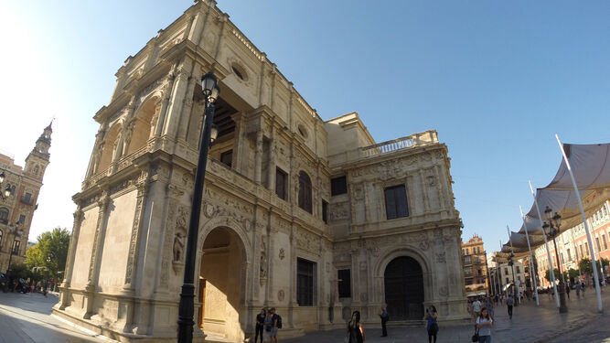Lateral del edificio principal del Ayuntamiento de Sevilla.