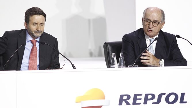 El consejero delegado de Repsol, Josu Jon Imaz, y su presidente, Antonio Brufau, en una junta de accionistas.
