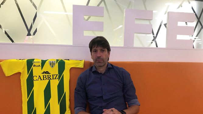 El ex jugador del Betis y actual presidente del Tondela portugués, David Belenguer, durante una entrevista con la Agencia Efe en Madrid.