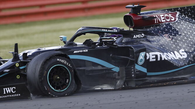 Lewis Hamilton, al volante de su Mercedes.