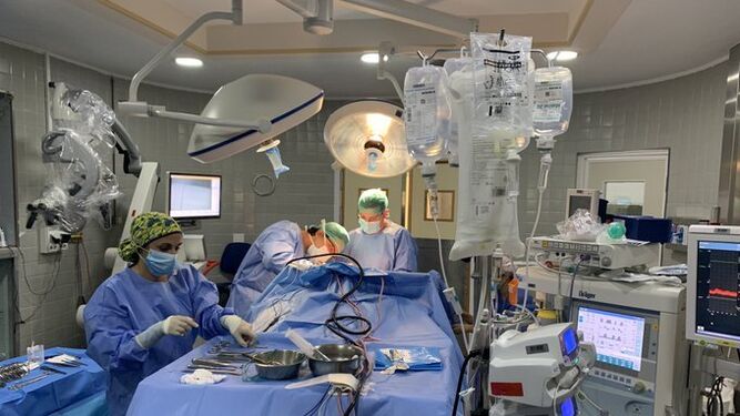 Una intervención quirúrgica realizada por la sección de Neurocirugía Vascular.