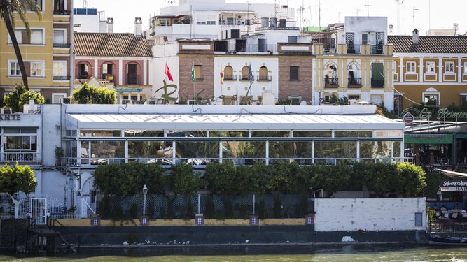 Vista panorámica de la terraza que el Restaurante Río Grande posee sobre el Guadalquivir.