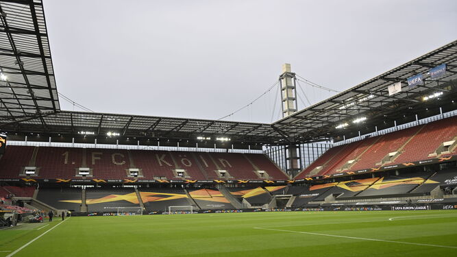 El Rhein Energie Stadion de Colonia, engalanado y preparado para la semifinal.
