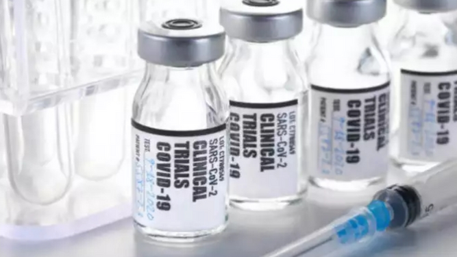 Varios viales de pruebas de la vacuna contra el coronavirus