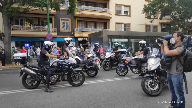 Motoristas de la Policía Nacional, en la previa del derbi Sevilla-Betis.