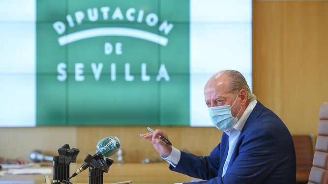 El presidente de la Diputación, Fernando Rodríguez Villalobos, este viernes, en rueda de prensa.