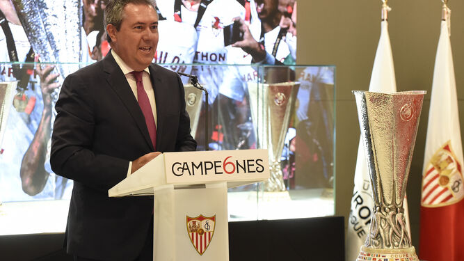 Fotos de la celebraci&oacute;n de la sexta Europa League del Sevilla con las autoridades