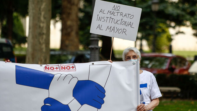 Protesta en Madrid de Marea de Residencias para exigir una ley estatal que regule el sector