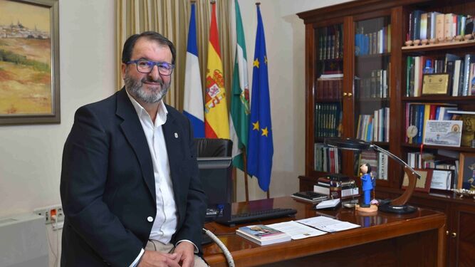 El alcalde de Carmona, Juan Ávila (PP).