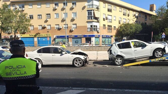 Un conductor sin carné causa un accidente en Sevilla