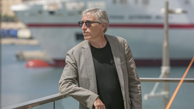 El cineasta David Trueba, en el puerto de Málaga poco antes de presentar su nueva película.