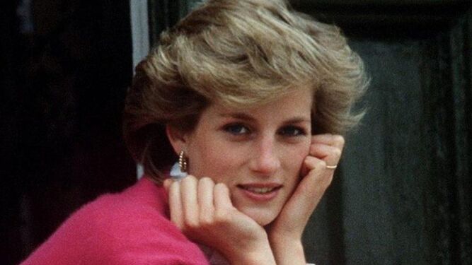 Primer plano de la princesa Diana de Gales, a sus espléndidos 30 años.