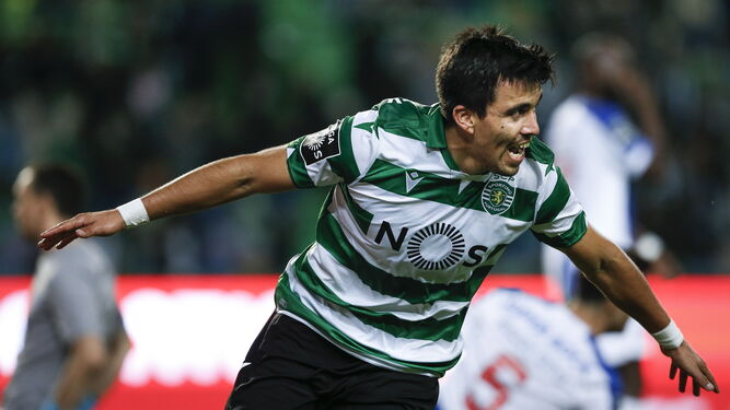 Marcos Acuña celebra un gol al Oporto la temporada pasada, en la que hizo dos.