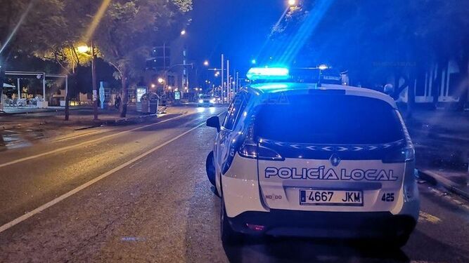 Un joven pincha las ruedas de casi 25 coches en Sevilla por haber suspendido el carnet de conducir