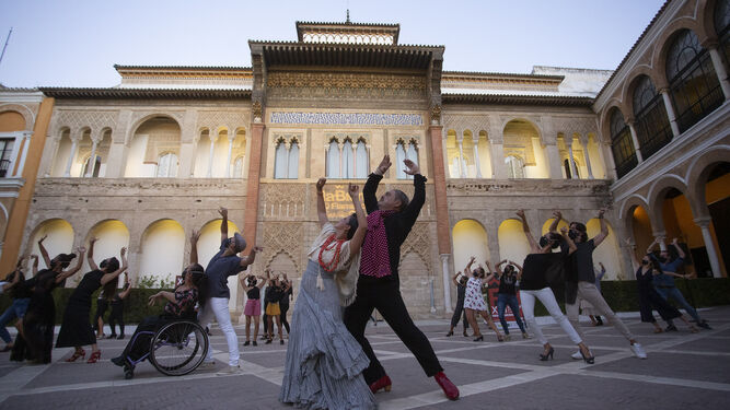 María Moreno y Antonio Canales bailan por sevillanas en el Real Alcázar.