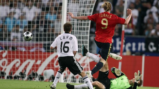 Gol de la victoria en la Eurocopa de 2008. Final entre España y Alemania, los que más trofeos tienen
