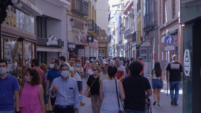 Una concurrida calle Sierpes, en el centro de Sevilla.