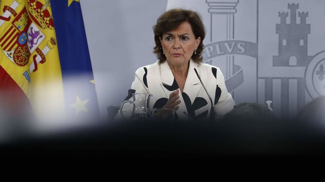 La vicepresidenta del Gobierno Carmen Calvo en rueda de prensa en Moncloa este martes.
