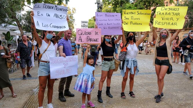 Concentración en Ibiza este viernes para protestar por el uso de mascarillas y “el miedo y la psicosis que nos generan a través de los medios de comunicación”.