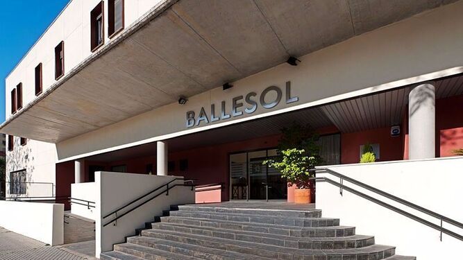 Fachada de la residencia Ballesol Azalea, en Sevilla Este.