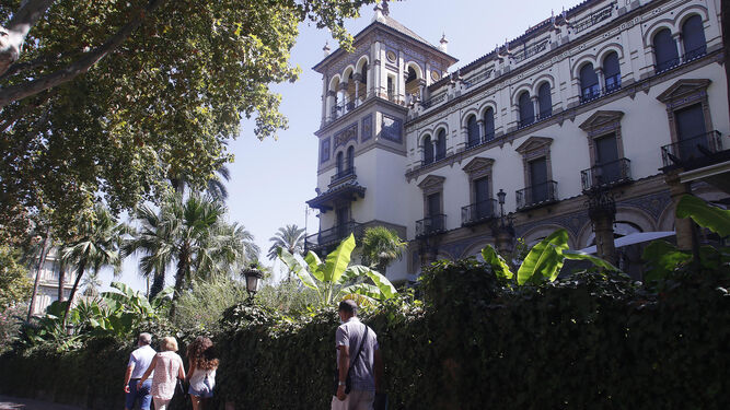 El Hotel Alfonso XIII es un ejemplo de la arquitectura regionalista.