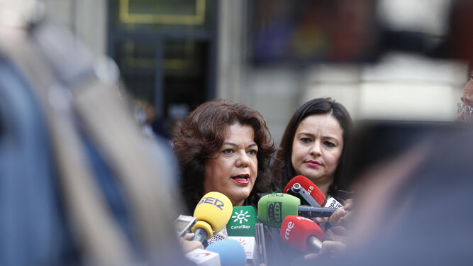 La portavoz del PP en la Diputación, María Eugenia Moreno, y la presidenta provincial, Virginia Pérez.